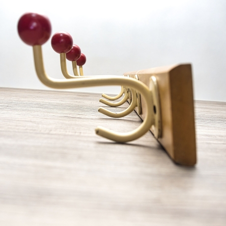 Einzigartige Wandgarderobe aus den frühen 1950er Jahren, Massivholz, liebevoll aufbereitet - echtes Vintageprodukt, MId Century Modern - 9C2