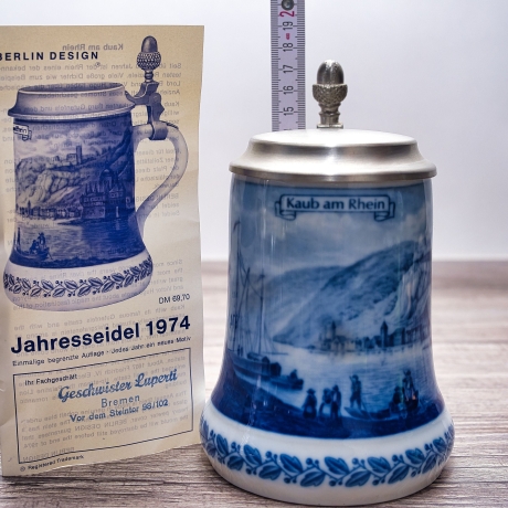 Sammelkrug Berlin Design - Serie: Jahresseidel - Kaub am Rhein - blaues Porzellan - Made in Germany - 9D3 - TOP Zustand