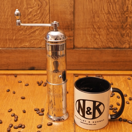 Kaffeemühle, Mokkamühle von ca. 1955, Firma Trösser aus Wuppertal, Modell 205, vernickelt, sehr guter Zustand, voll funktionsfähig