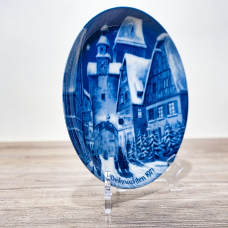 Weihnachtsteller - 1971: Rothenburg ob der Tauber - von Berlin Design - blaues Porzellan - begrenzte Auflage - Made in West Germany (8C3)