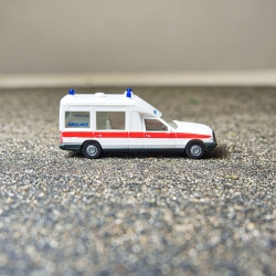 Herpa Mercedes-Benz Miesen Bonna 124L KTW - Ambulance Nr. 4065/2 – Maßstab 1:87 – für Mercedes Fans, Ärzte und Modellauto-Liebhaber H0 1/87
