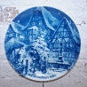 Weihnachtsteller - 1980: Weihnachtsabend in Miltenberg - von Berlin Design - blaues Porzellan - begrenzte Auflage - Made in West Germany(8F)