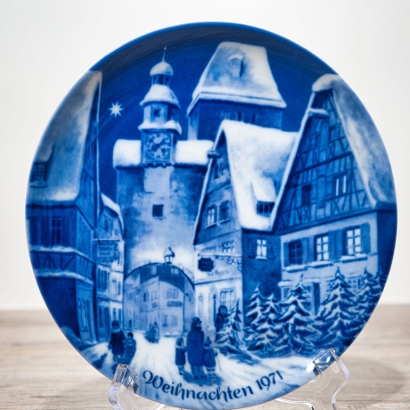 Weihnachtsteller - 1971: Rothenburg ob der Tauber - von Berlin Design - blaues Porzellan - begrenzte Auflage - Made in West Germany (8C3)