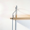 String Regal, Nuten Variante (Lübke, Vitsoe), vollständig restauriert, schwarz lackierte Leitern, 2 Böden inklusive.HxBxT 55cm x 61cm x 20cm