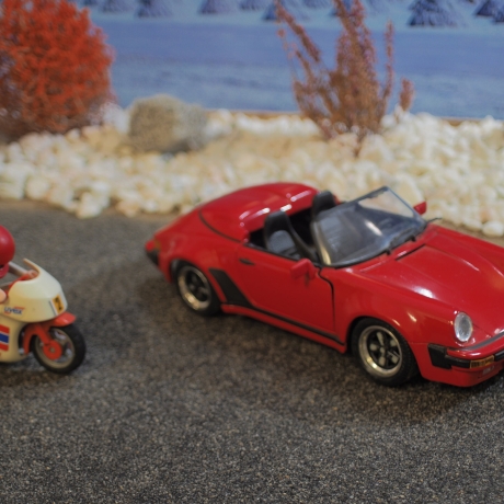 Porsche Speedster Automodell 1/18 ordentlich bespielt, Lackschaden, ideal zu Zugabe zu unserem Rettungswagen