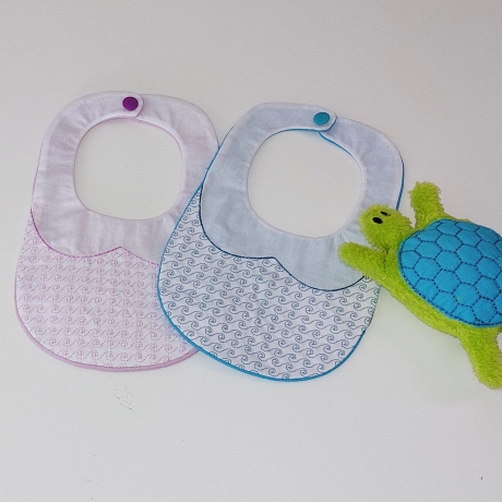 Stickdatei Latz Lätzchen Kragen ITH zwei Größen Baby, Kind