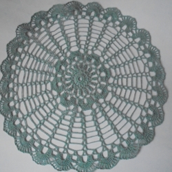  Häkeldeckchen rund aus taubenblauem Baumwollgarn ca 34-35 cm