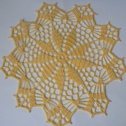 rundes gelbes Häkeldeckchen aus Baumwolle-handgehäkelt-Handarbeit