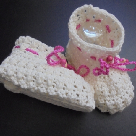 Babyschuhe gehäkelt aus weichem Garn ca 0-3 Monate in weiss 