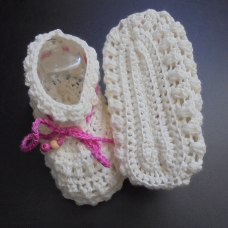 Babyschuhe gehäkelt aus weichem Garn ca 0-3 Monate in weiss 