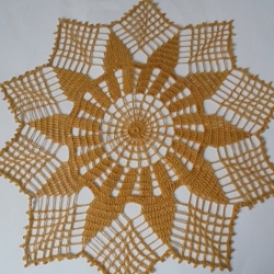 Mal nicht zum Essen-Häkeldeckchen aus curryfarbenem Baumwollgarn 