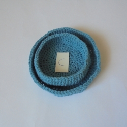 2 x gehäkeltes Körbchen aus himmelblauen/taubenblauen Garn -