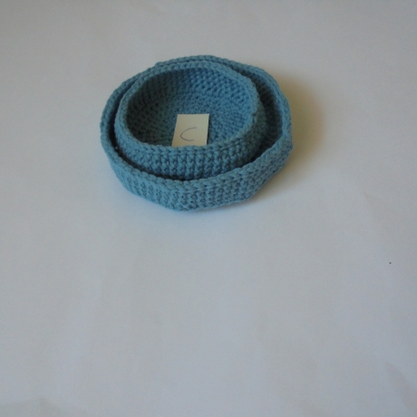 2 x gehäkeltes Körbchen aus himmelblauen/taubenblauen Garn -