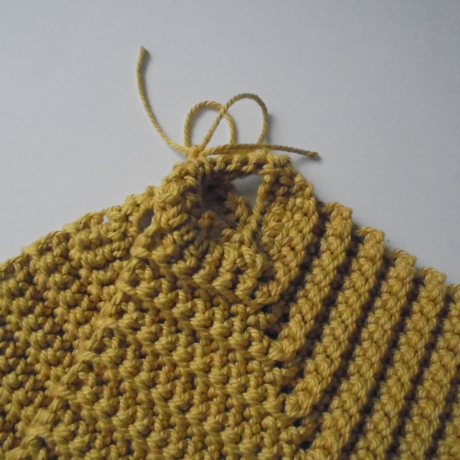 2er Set handgehäkelter Topflappen -100% BW in gold/gelb