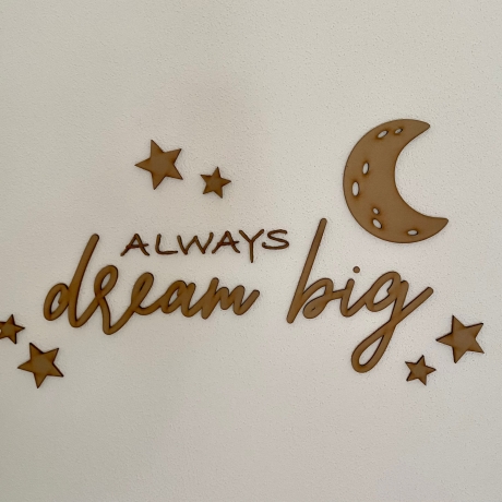 Schriftzug DREAM BIG aus Holz / Wanddekoration