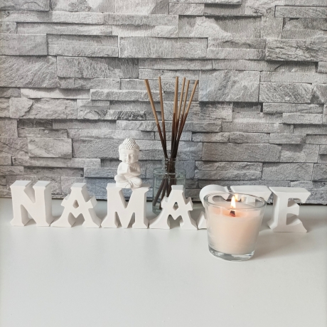Schriftzug Namaste, Buddha Figur, Geschenkset Buddha, Spirituelle Deko, Spirituelle Geschenke, Spirituelle Kerzen, Spirituell, Geschenkidee