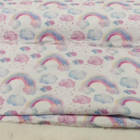 Baumwoll Musselin Stoff Regenbogen weiß mit pastellfarbenen Regenbögen und Wolken | Fräulein von Julie