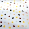 Baumwoll Stoff Struppi Pfotenabdrücke braun, schwarz, gelb, beige und grau auf weißem Hintergrund