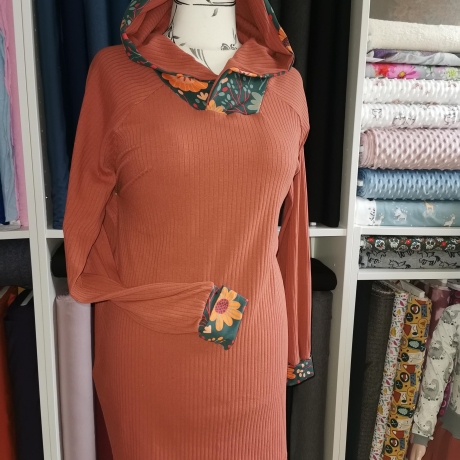 Baumwolljersey Stoff Rabea orangene Blumen petrolfarbener Hintergrund