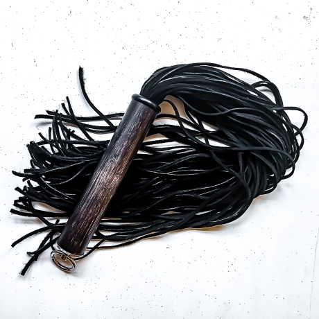 Linguine/Nero. 61cm/24 Veloursleder-Flogger
