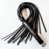 Shiny, Shiny. 61cm/24 Flogger aus Glanz-Stiefelleder