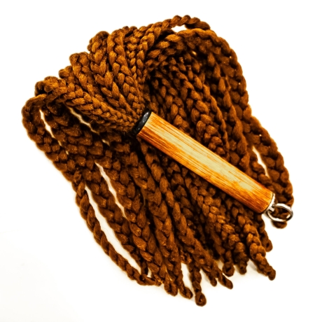 Malaika/Extra. 61cm/24 Flogger mit 24 extra dicken Zöpfen aus künstlichem Haar