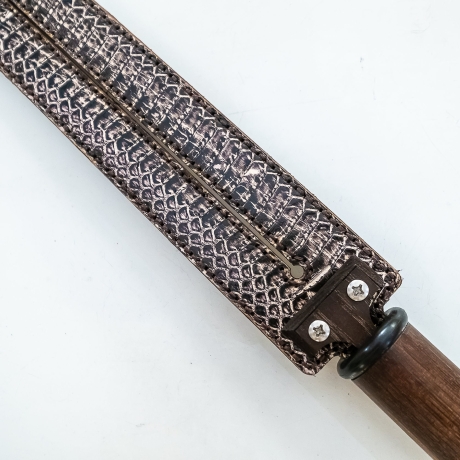 Tawse/Watersnake. 51cm/20, zweizüngiges Paddle aus geschichtetem Leder
