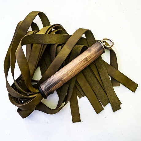 Swamp Monster. 61cm/24 Lederflogger