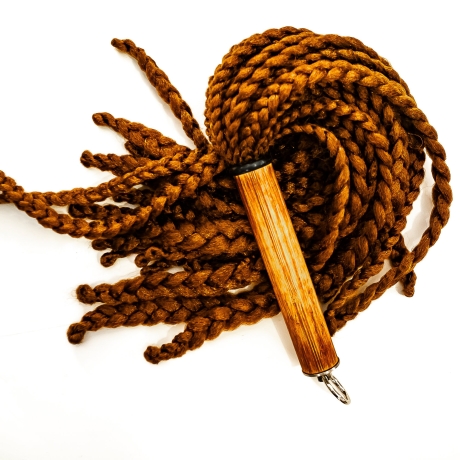 Malaika/Extra. 61cm/24 Flogger mit 24 extra dicken Zöpfen aus künstlichem Haar