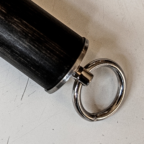 Shiny, Shiny. 61cm/24 Flogger aus Glanz-Stiefelleder