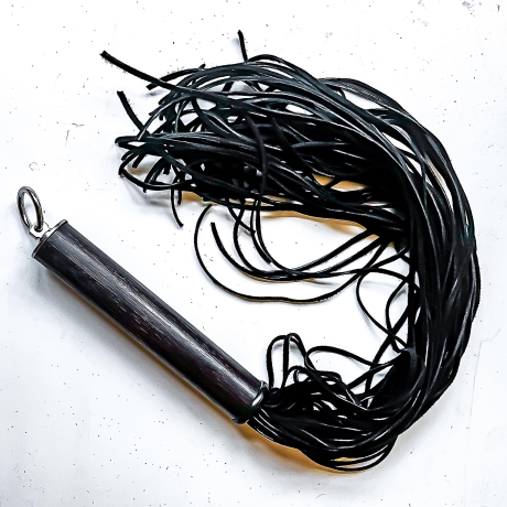 Linguine/Nero. 61cm/24 Veloursleder-Flogger