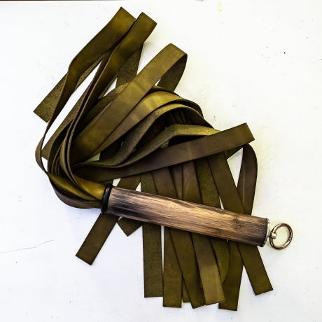 Swamp Monster. 61cm/24 Lederflogger