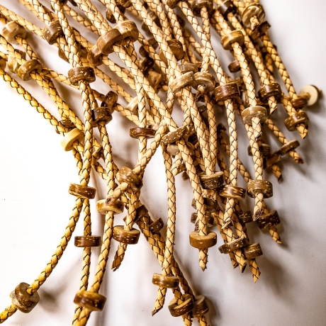 Crisp/Vanilla. 53cm/21 Flogger
