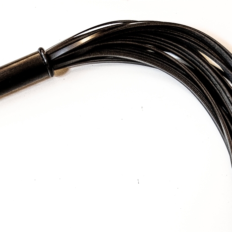 Shiny, Shiny. 61cm/24 Flogger aus Glanz-Stiefelleder