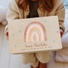 Spielzeugkiste mit Namen personalisiert Regenbogen Holzkiste 