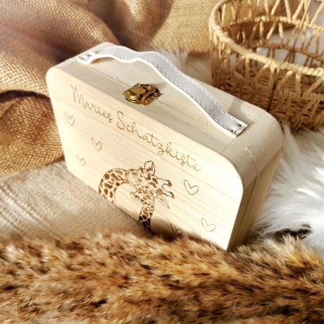 Holzkoffer personalisiert mit Namen, Schatzkiste Schatztruhe