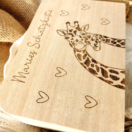 Holzkoffer personalisiert mit Namen, Schatzkiste Schatztruhe