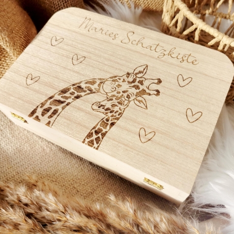 Holzkoffer personalisiert mit Namen, Schatzkiste Schatztruhe