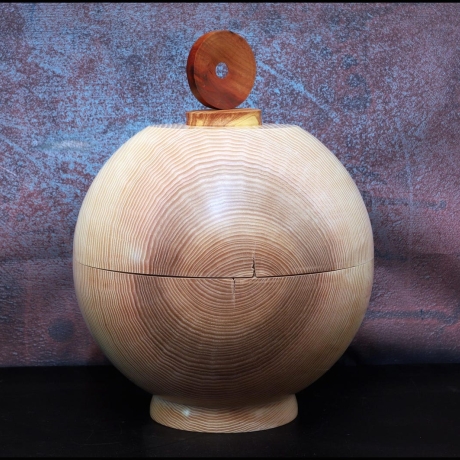 Human-Urne Esche Kugel Vollholz aus einem Stamm, Handarbeit
