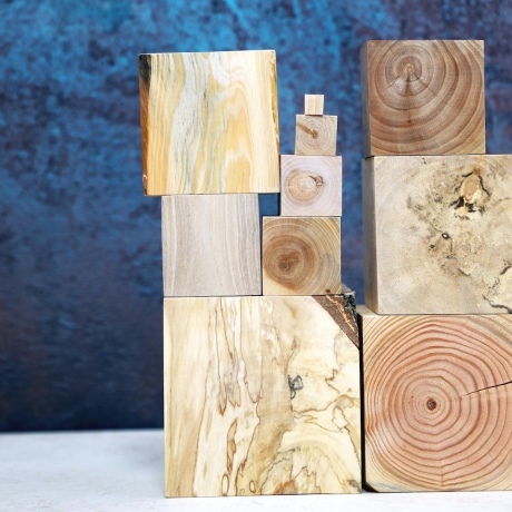 Montessori-Turm / Würfel Material aus verschiedenen Hölzern