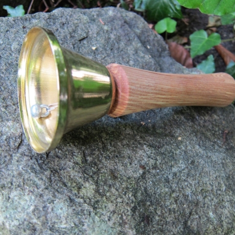 Hand-Glocke mit gedrechseltem Griff und Messing Klangkörper