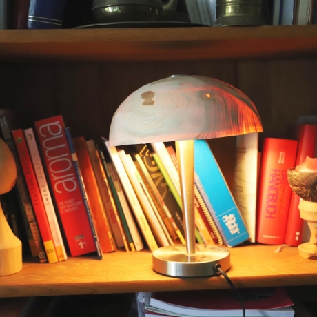 Tischlampe Touch mit Tannen-Holz- Lampenschirm hach dünn