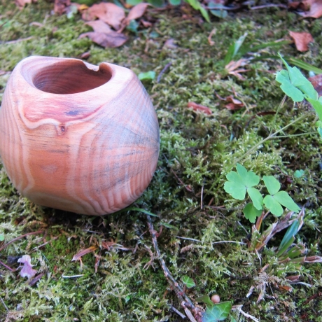 geölte Holzschale aus Kiefer gedrechselt