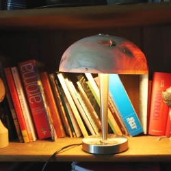 Tischlampe Touch mit Tannen-Holz- Lampenschirm hach dünn