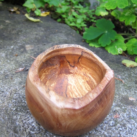 Holzschälchen aus einer Astgabelung, gestocktem Buchenholz