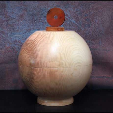 Human-Urne Esche Kugel Vollholz aus einem Stamm, Handarbeit