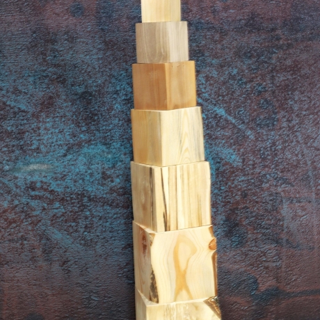 Montessori-Turm / Würfel Material aus verschiedenen Hölzern