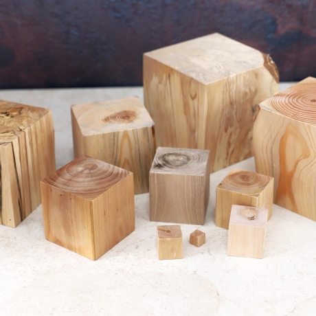 Montessori-Turm / Würfel Material aus verschiedenen Hölzern
