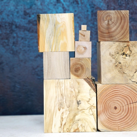 Montessori-Turm / Würfel Material aus verschiedenen Hölzern