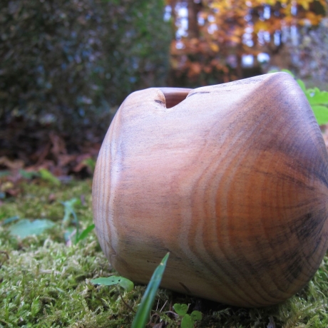geölte Holzschale aus Kiefer gedrechselt